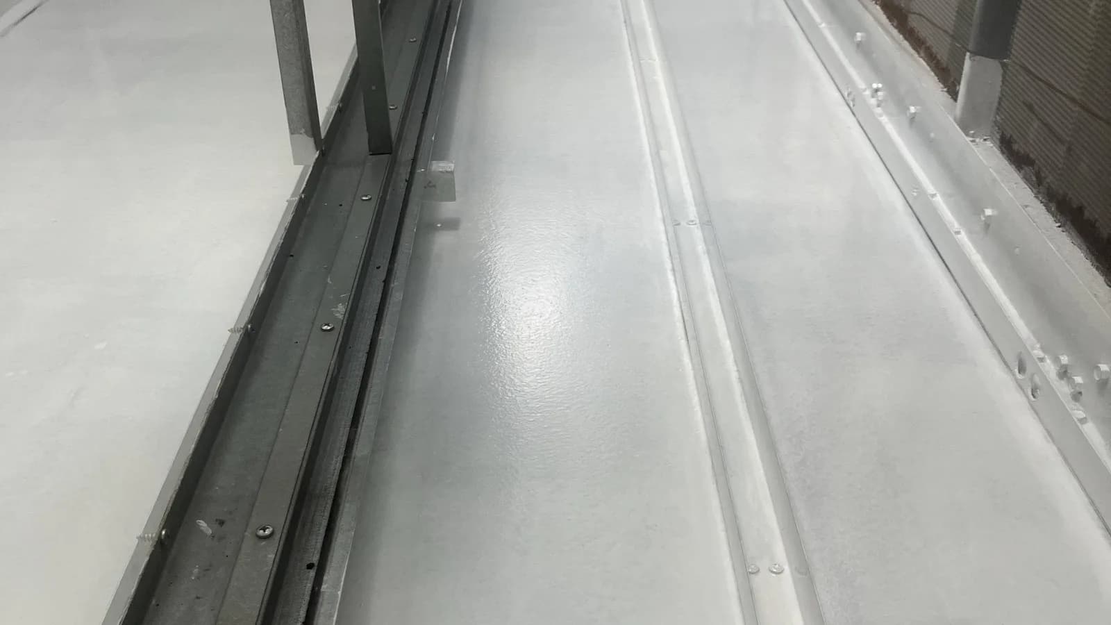 Coated interior surfaces at the corner of the unit